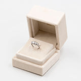 Anello antico in oro bianco 18k e rosette di diamante, anni '30