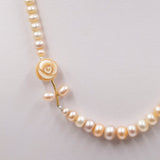 Collana vintage in oro giallo 18k con perle con rosa