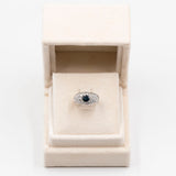 Anello vintage in oro bianco 14k con zaffiro ( 0,55ct) e diamanti (0,42ctw), anni '80
