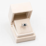Anello vintage in oro bianco 14k con zaffiro ( 0,55ct) e diamanti (0,42ctw), anni '80