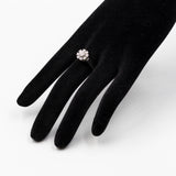 Anello vintage a fiore in oro bianco 18K con diamanti di taglio brillante (0.75ctw ca.), anni '60