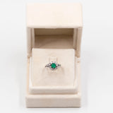 Anello vintage in oro bianco 18k con smeraldo (0,40ct) e diamanti (0,60ctw), anni '70