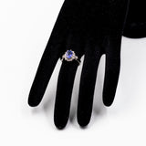 ANELLO A MARGHERITA VINTAGE IN PLATINO CON TANZANITE (1CT) E DIAMANTI (0.50CTW)