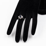 ANELLO A BALLERINA VINTAGE IN PLATINO CON ZAFFIRO (1.36CT) E DIAMANTI (0.48CTW)
