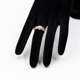 ANELLO A FASCIA IN ORO 18K CON MARGHERITA DI DIAMANTI (1CTW)