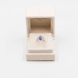 ANELLO A MARGHERITA VINTAGE IN PLATINO CON TANZANITE (1CT) E DIAMANTI (0.50CTW)