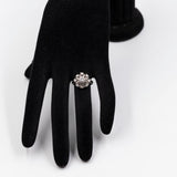 Anello vintage in oro bianco 14k con diamante centrale di 0,50ct e contorno di diamanti (0,24ctw), anni '70