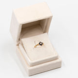 Anello a fiore vintage in oro giallo 9K con zaffiri e diamante