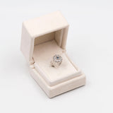 Anello antico in oro bianco 8k e argento con zaffiro e diamanti taglio vecchio (0,45ctw), anni '30