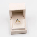 Anello vintage a "V" in oro giallo 14k con zaffiro marquise e diamanti, anni '70