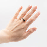 Anello vintage a riviera in oro 9k con zaffiri