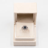 Anello vintage a margherita in oro bianco 14k con zaffiro (0,60ct) e diamanti (1ctw), anni '70