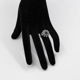 Anello vintage a margherita in oro bianco 14k con zaffiro (0,60ct) e diamanti (1ctw), anni '70