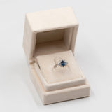 Anello vintage in platino 900 con zaffiro (1,13ct) e diamanti (0,61ctw)