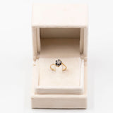 Anello vintage in oro giallo 9k con zaffiri (0.30ctw ca.) e diamante, anno 1988