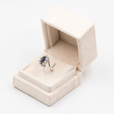 Anello vintage a margherita in oro bianco 14k con zaffiro marquise (1ct) e diamanti (0,60ctw), anni '70