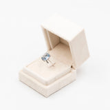 Anello vintage in oro bianco 18k con spinello azzurro sintetico