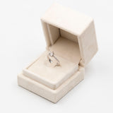 *RISERVATO* Anello solitario in oro bianco 18K con diamante centrale (1.24ct) e diamanti laterali