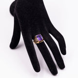 Anello vintage in oro giallo 18k con zaffiro sintetico viola, anni '60