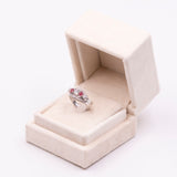 Anello in oro bianco 18k con diamanti (0,70ctw) e rubini