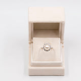 Anello vintage in oro bianco 18k con perla e diamanti (0,74ctw), anni '60