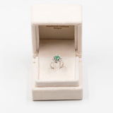 Anello vintage in oro bianco 18K con smeraldo e diamanti (0.40ctw), anni '70