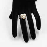 Anello vintage in oro bianco 14k con tre perle e diamanti , anni '60