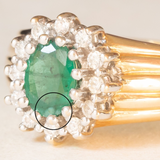 Anello a margherita vintage in oro giallo e bianco 14K con smeraldo (0.70ct ca.) e diamanti di taglio brillante (0.36ctw ca.), anni ‘60/‘70