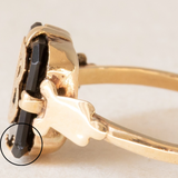 Anello antico in oro giallo 9K con onice e con lettera “B”, anni ‘30
