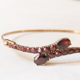 Braccialetto vintage con serpenti stilizzati in oro giallo 8K con granati (4ctw ca.), anni ‘60
