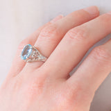 Anello vintage da cocktail in stile Art Déco in platino con acquamarina (2.72ct) e diamanti (0.08ctw), anni ‘90/anni ‘2000