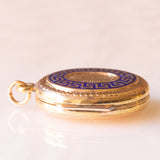 Ciondolo portafoto antico di forma ovale con lamina in oro giallo 9K su metallo e con smalti blu, primi del ‘900