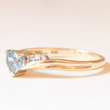 Anello vintage in oro giallo 9K con spinello azzurro sintetico di taglio a cuore (0.50ct ca.) e diamanti (0.03ctw ca.), anni ‘80/‘90