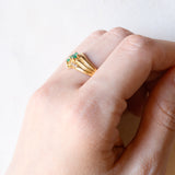Anello vintage in oro giallo 18K con smeraldi (0.25ctw ca.) e diamanti (0.06ctw ca.), anni ‘60/‘70