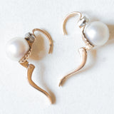 Orecchini antichi in oro giallo e in oro bianco 18K con perle bianche e diamanti di taglio rosetta, anni ‘10/‘20