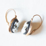 Orecchini antichi in oro giallo 18K con cammeo su agata, primi del ‘900