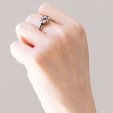 Anello solitario antico in oro tricolore 18K con diamante di taglio vecchio (0.15ct ca.), anni '40