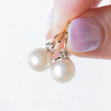 Orecchini antichi in oro giallo e in oro bianco 18K con perle bianche e diamanti di taglio rosetta, anni ‘10/‘20