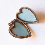 Ciondolo portafoto antico a forma di cuore con lamina in oro giallo 9K su metallo, primi del ‘900