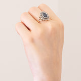 Anello a margherita vintage in oro giallo 18K e argento con zaffiro (2.60ct ca.) e diamanti di taglio rosetta, anni ‘50