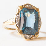 Anello vintage in oro giallo e in oro bianco 14K con spinello sintetico (6.50ct ca.) e diamanti, anni ‘80