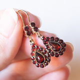 Orecchini pendenti vintage in oro giallo 9K con granati, anni ‘60