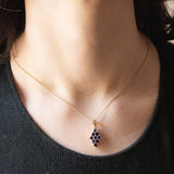 Ciondolo moderno in oro giallo 9K con zaffiri sintetici