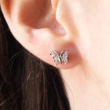 Orecchini moderni a forma di farfalle in oro bianco 9K con diamanti di taglio brillante (0.16ctw ca.)