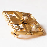 Spilla antica “portafortuna” in oro giallo 18K con perlina bianca, anni ‘30