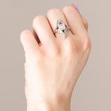 Anello Art Déco in oro bianco 18K con diamanti (0.33ctw ca.) e zaffiri, anni ‘30