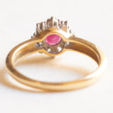 Anello a margherita vintage in oro giallo e bianco 18K con rubino e diamanti (0.06ctw ca.), anni ‘70