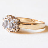 Anello vintage in oro giallo e bianco 10K con spinelli azzurri sintetici (1ctw ca.) e diamanti, anni ‘70/‘80