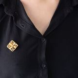 Spilla antica “portafortuna” in oro giallo 18K con perlina bianca, anni ‘30