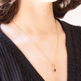 Collana vintage con catenina in oro giallo 9K e con ciondolo in oro giallo 9K con ametista (0.50ctw ca.) e diamanti (0.05ctw ca.), anni ‘70